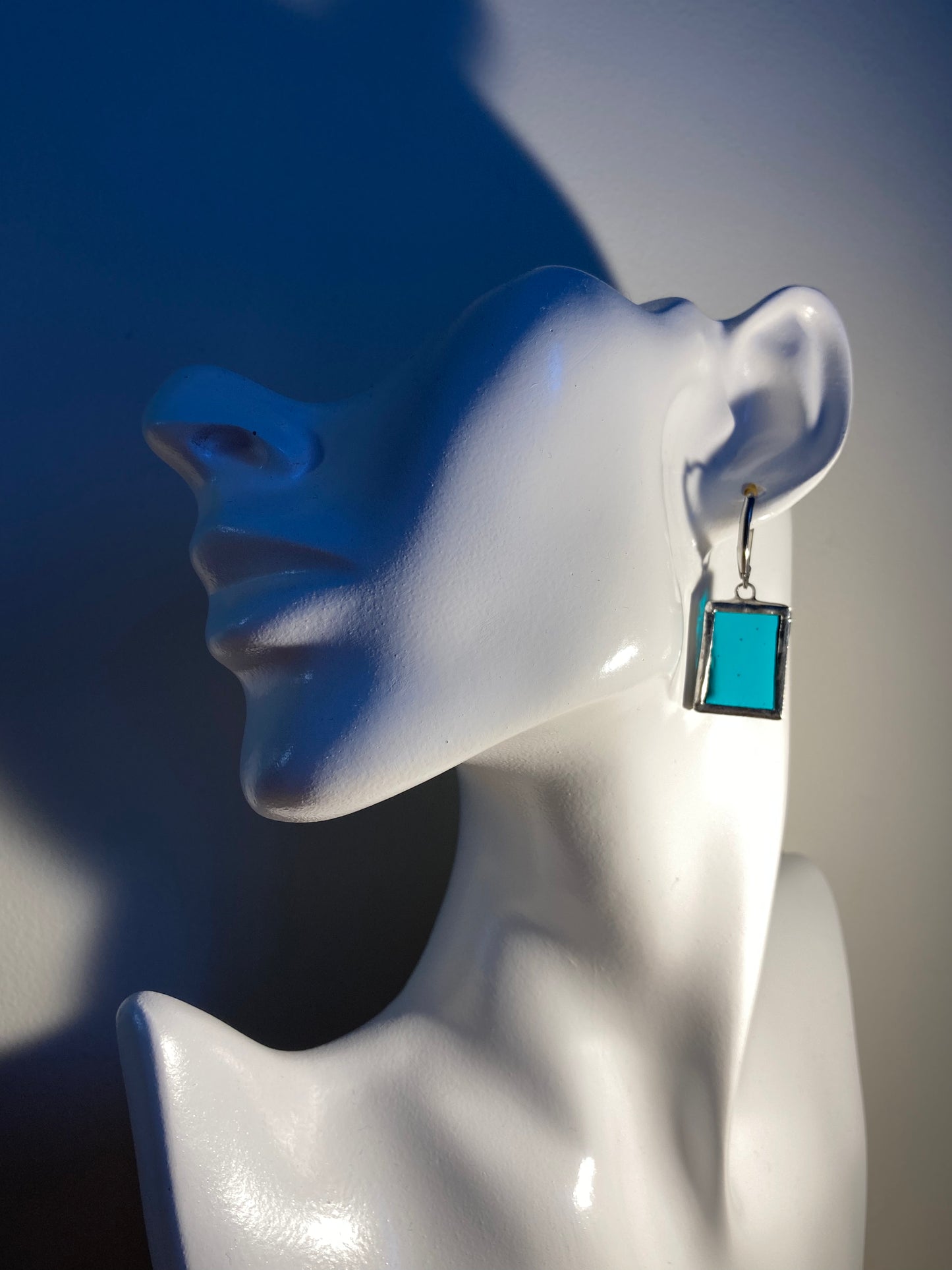 Boucles d'oreilles en vitrail bleu turquoise