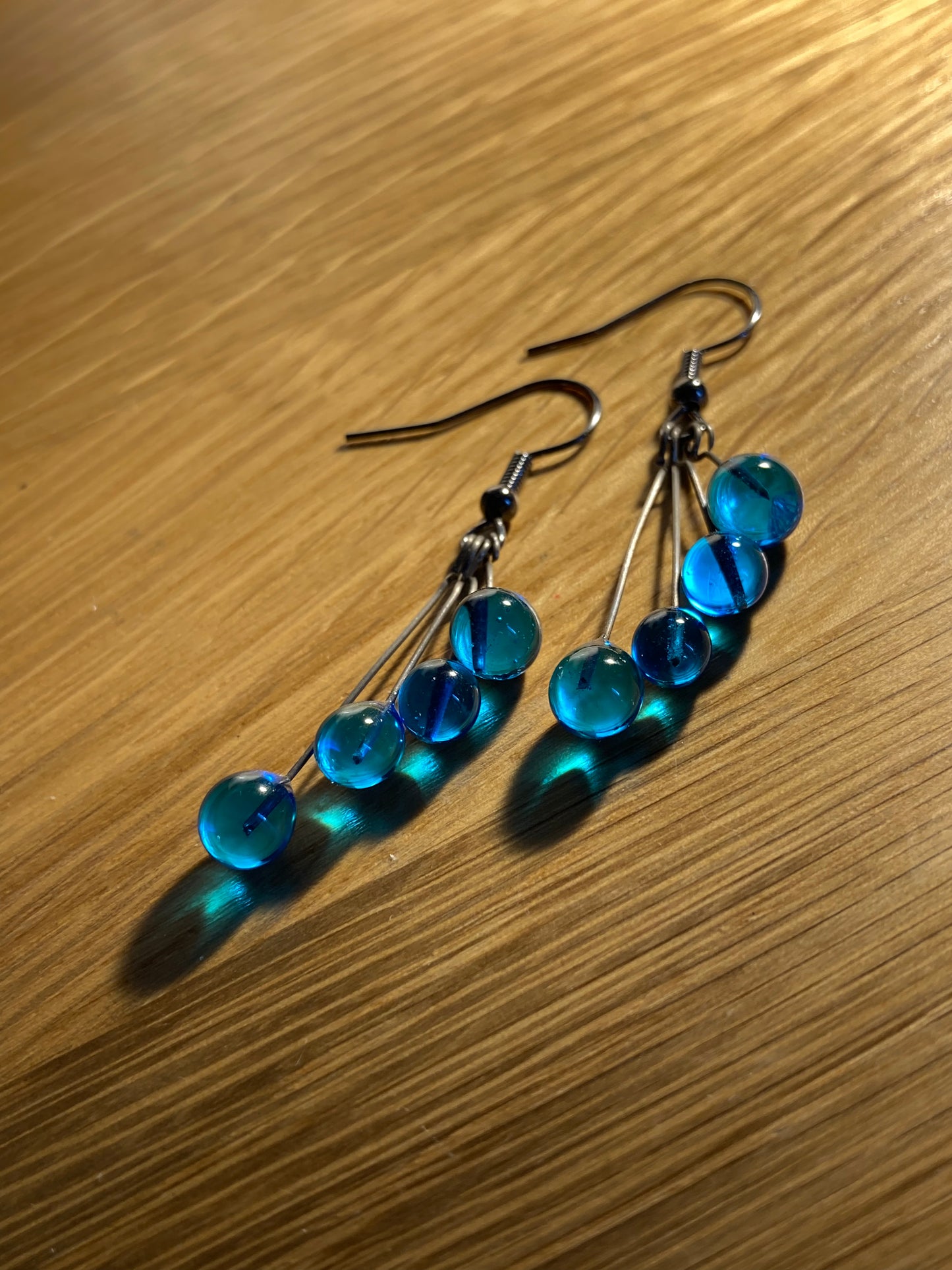 Boucles d'oreilles en gouttes de verre bleu ciel