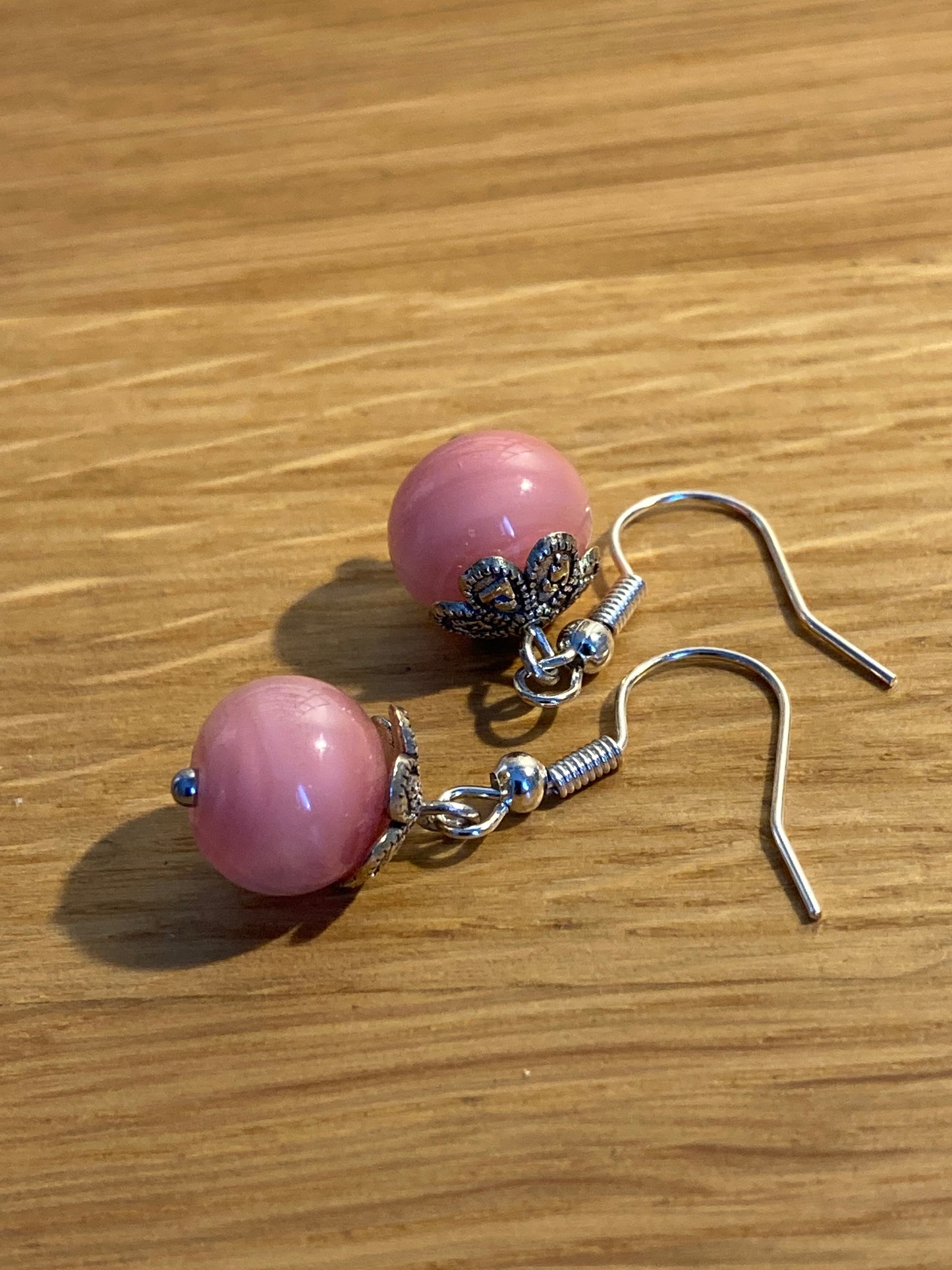 Boucles d'oreilles en perle de verre rose bonbon