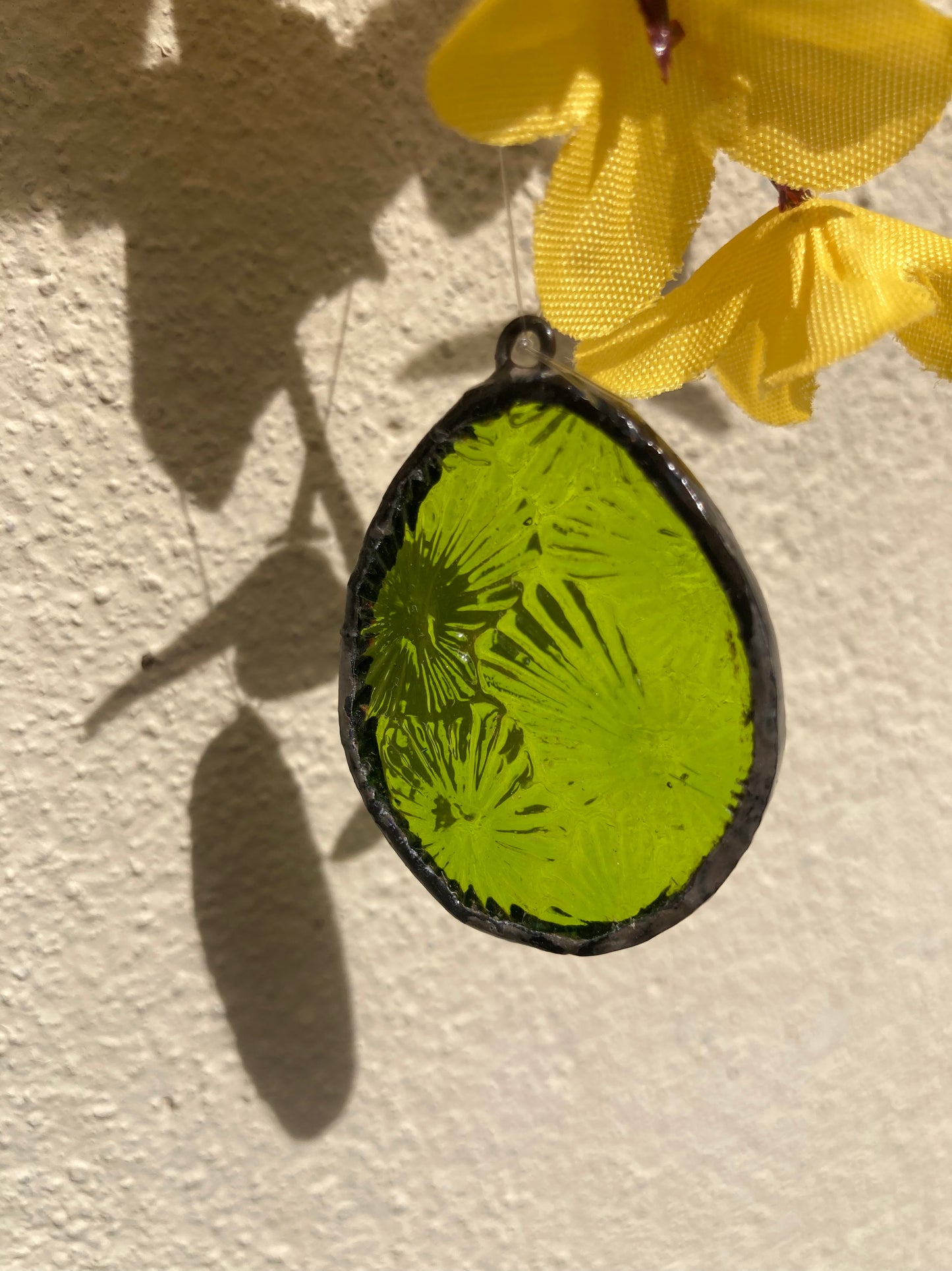 Œuf en verre vert à suspendre