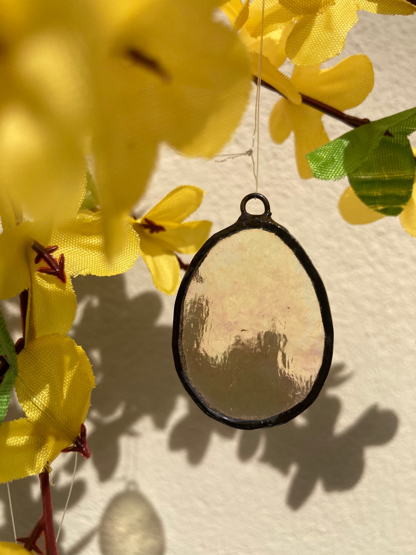 Œuf en verre transparent irisé à suspendre