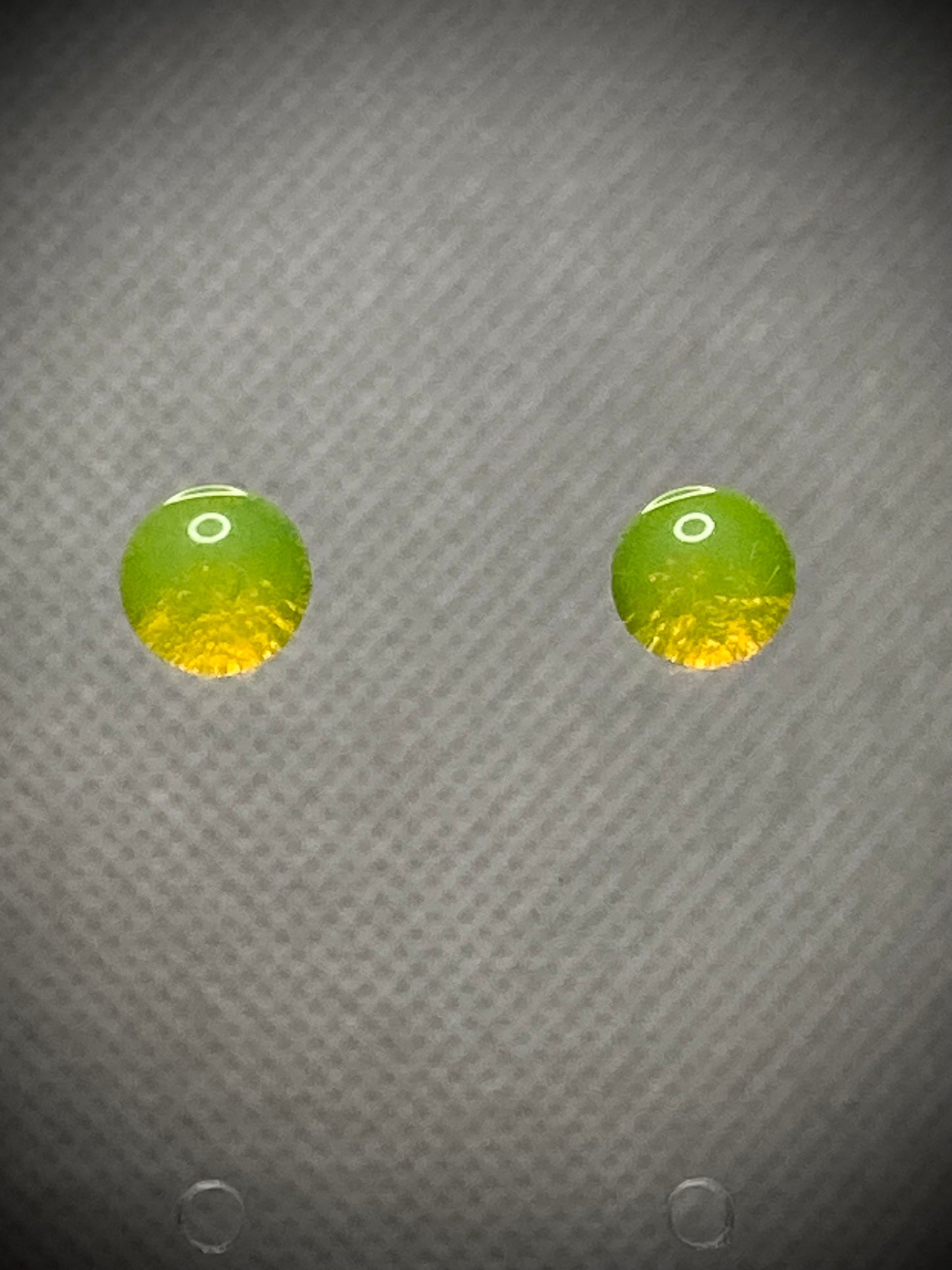 Puces jaune-fluo en verre