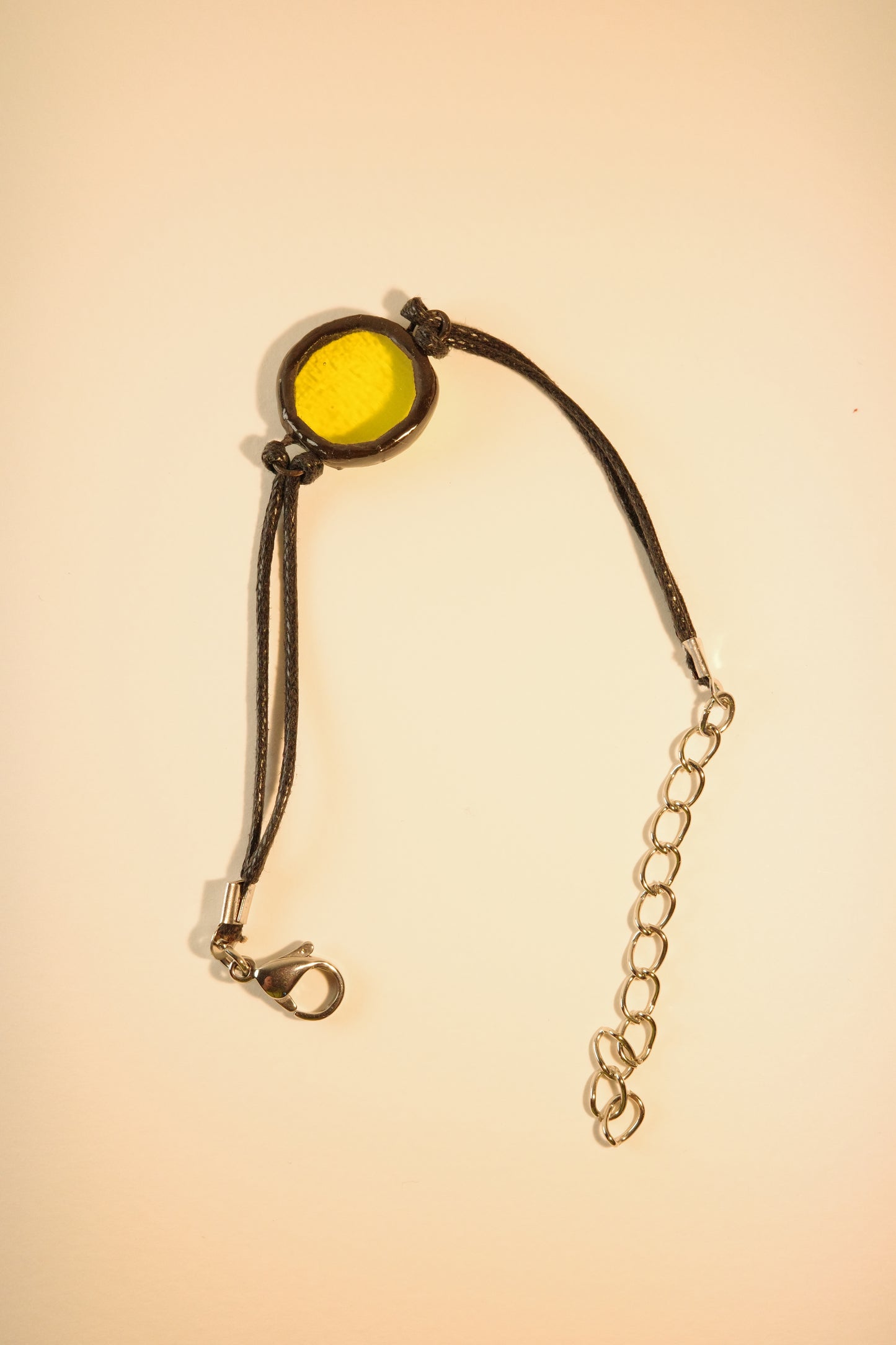 Bracelet jaune en vitrail rond