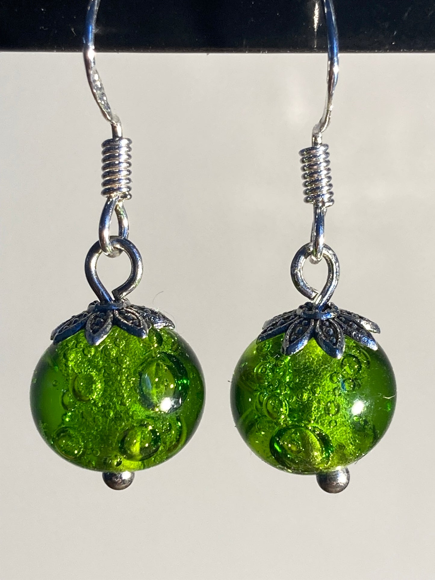 Boucles d'oreilles pendantes vert pomme