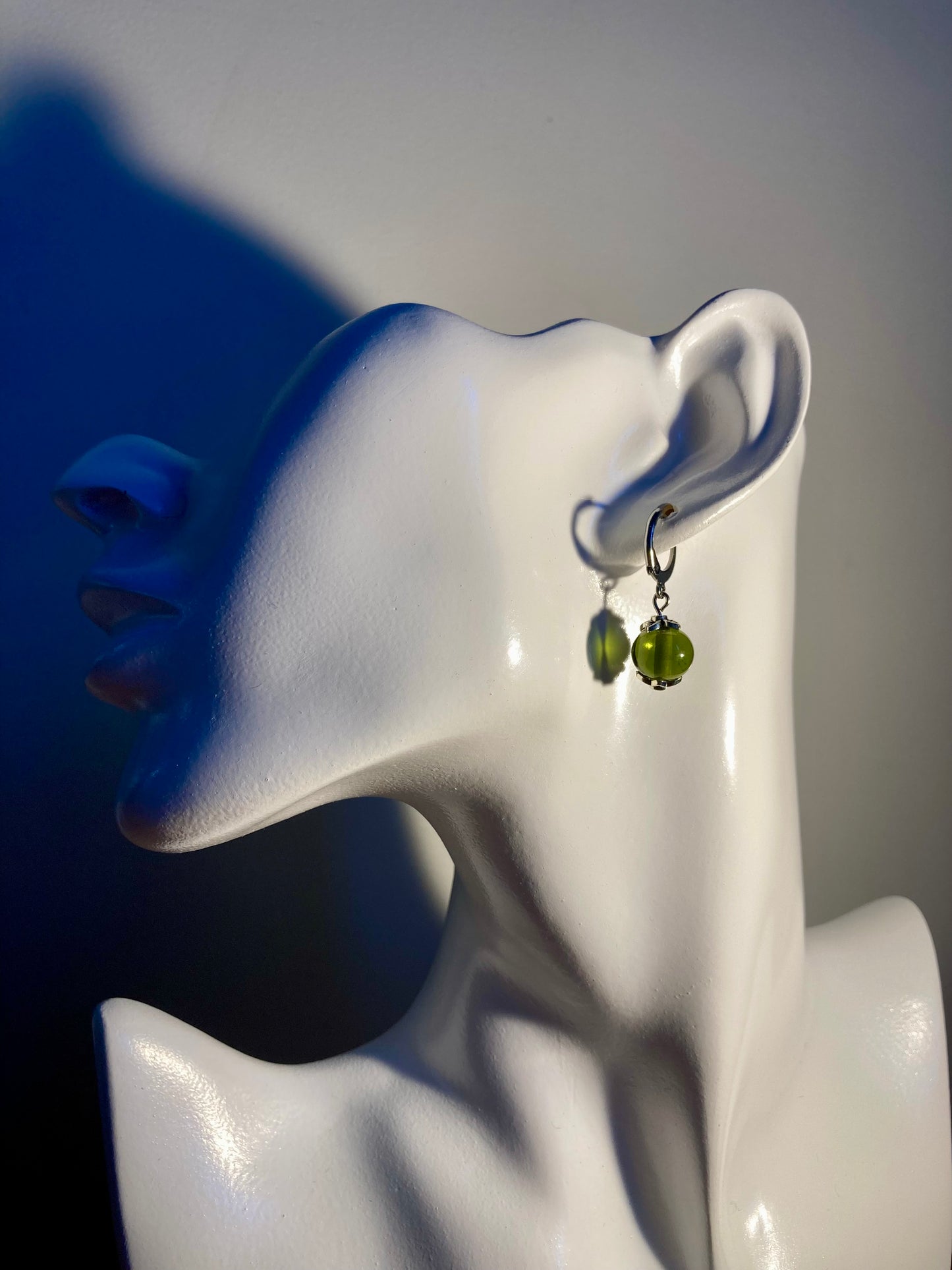 Boucles d'oreilles pendantes vert olive