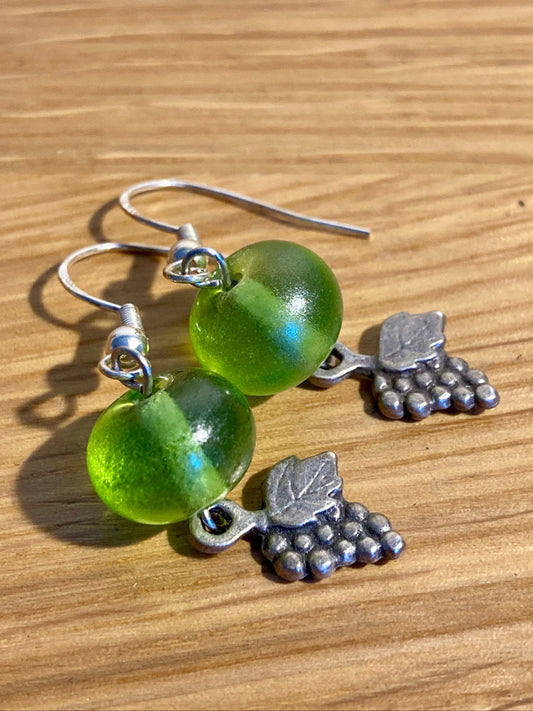 Boucles d'oreilles pendantes aspect  grain de raisin vert