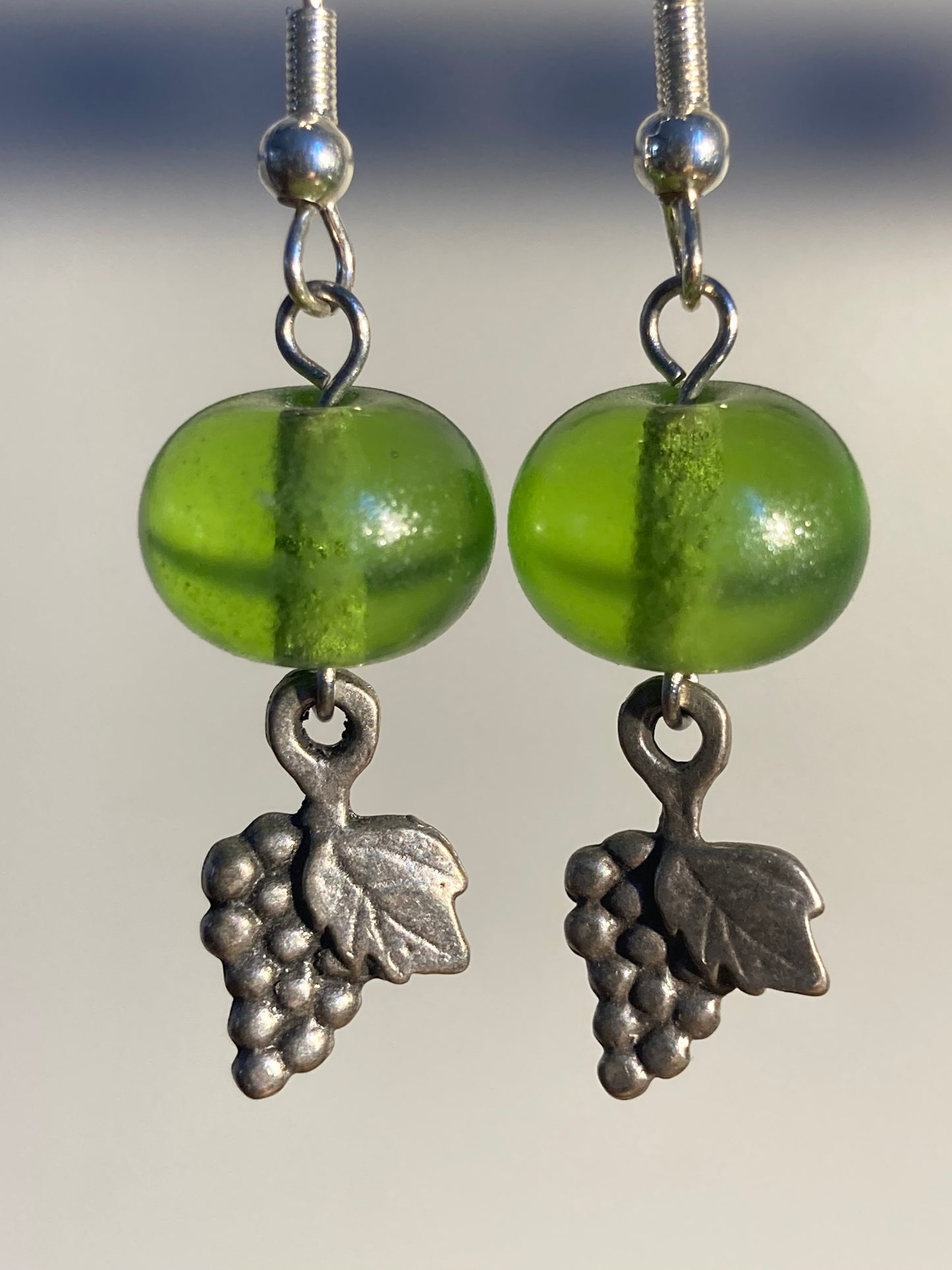 Boucles d'oreilles pendantes aspect  grain de raisin vert