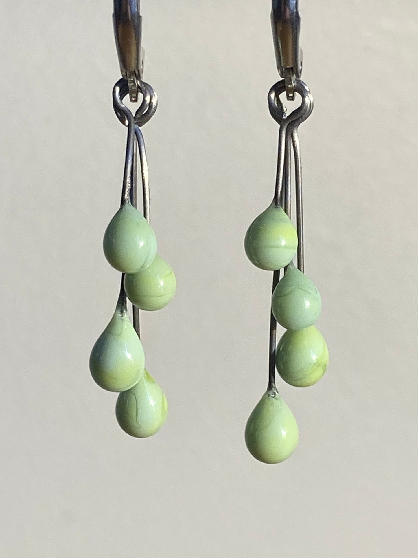 Boucles oreilles pendantes en forme de gouttes vertes opaques
