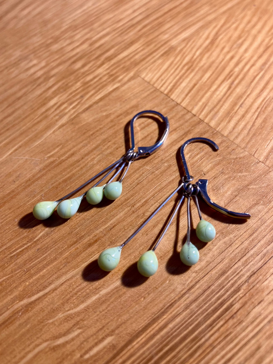 Boucles oreilles pendantes en forme de gouttes vertes opaques