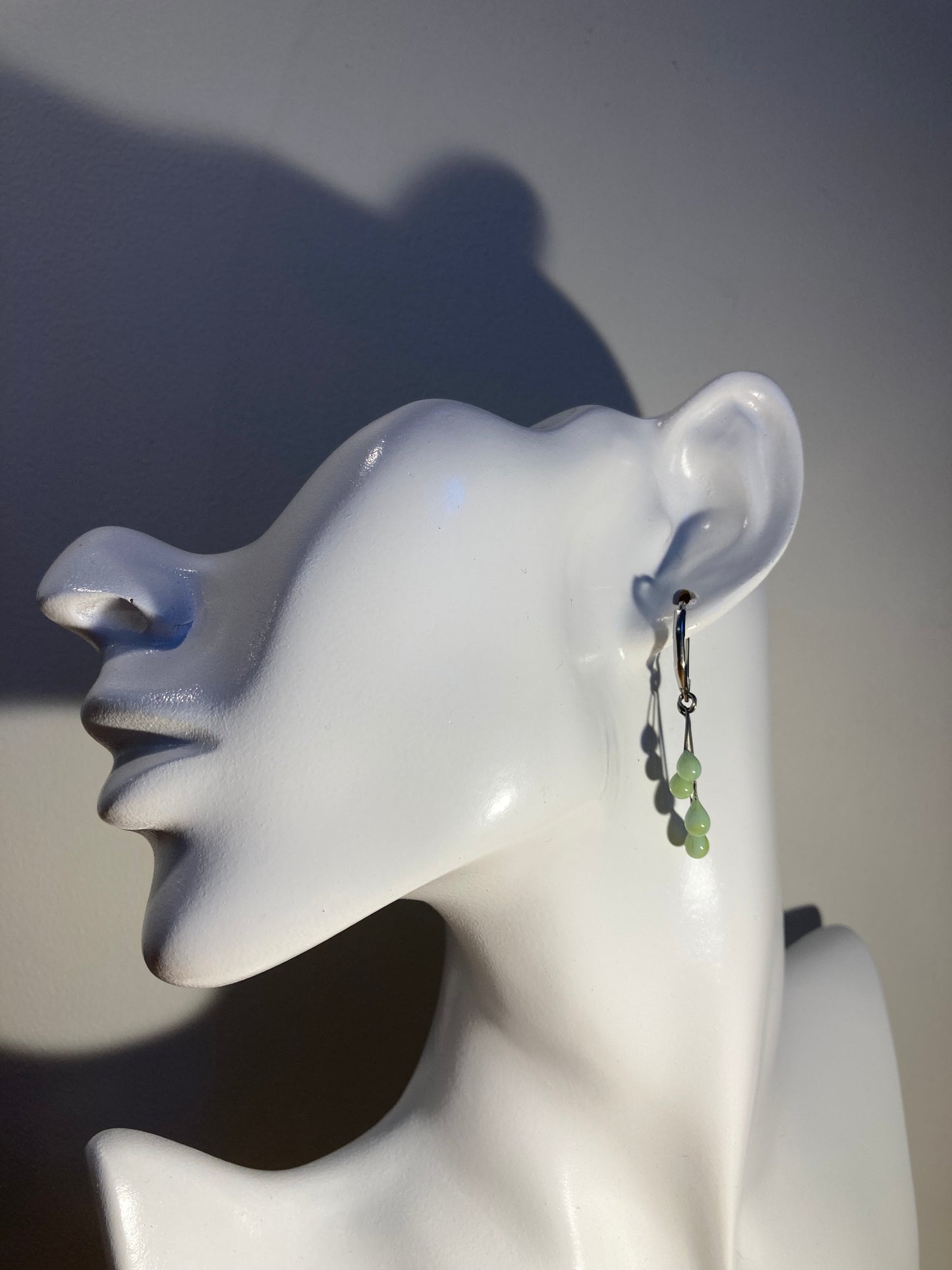 Boucles oreilles pendantes en forme de gouttes vertes opaques