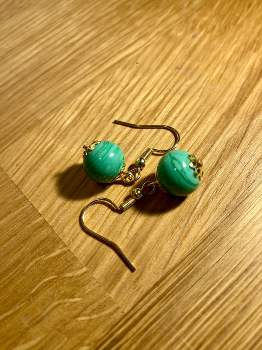Boucles d'oreilles pendantes vertes marbrée