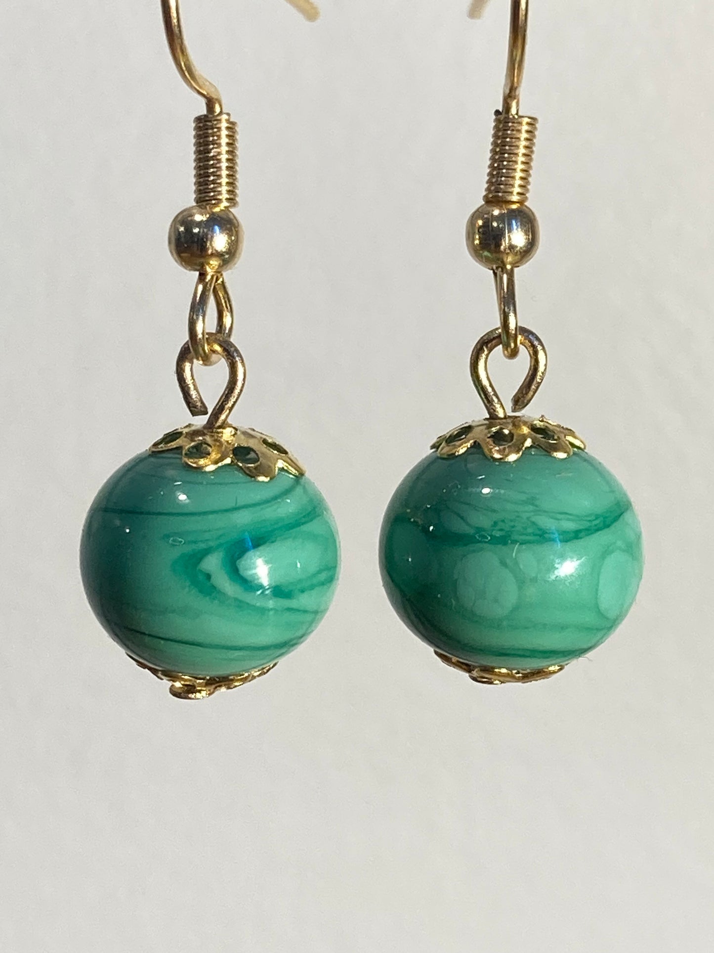 Boucles d'oreilles pendantes vertes marbrée
