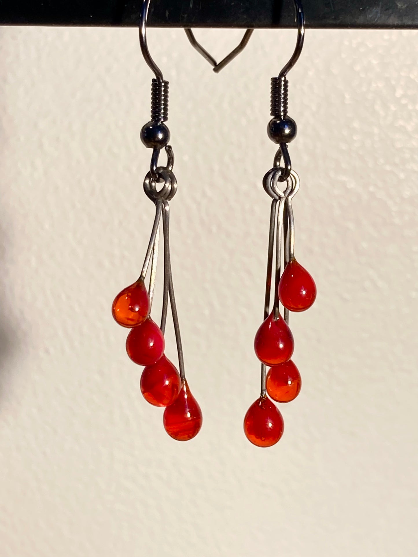 Boucles d'oreilles pendantes en forme de gouttes rouges