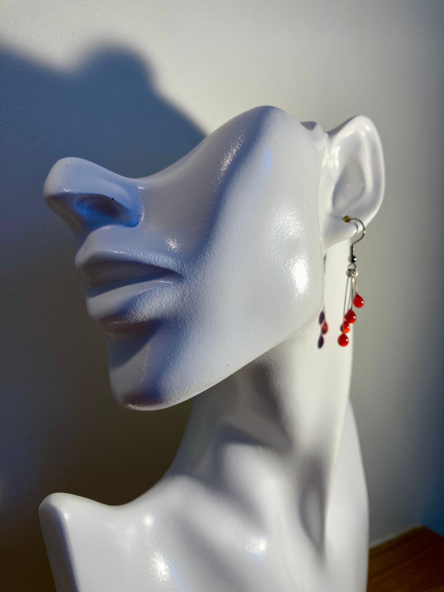 Boucles d'oreilles pendantes en forme de gouttes rouges