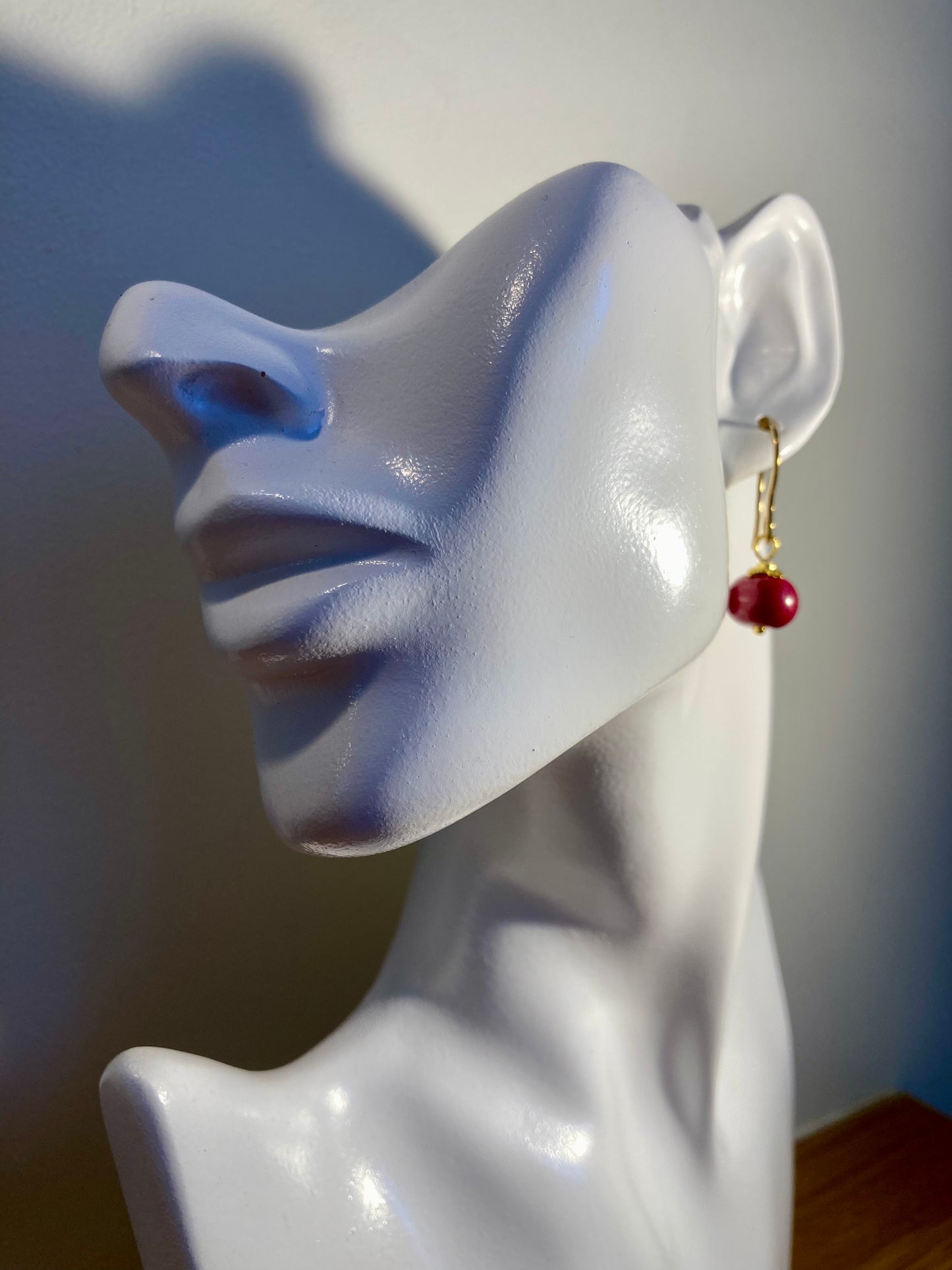 Boucles d'oreilles pendantes rouge cerise