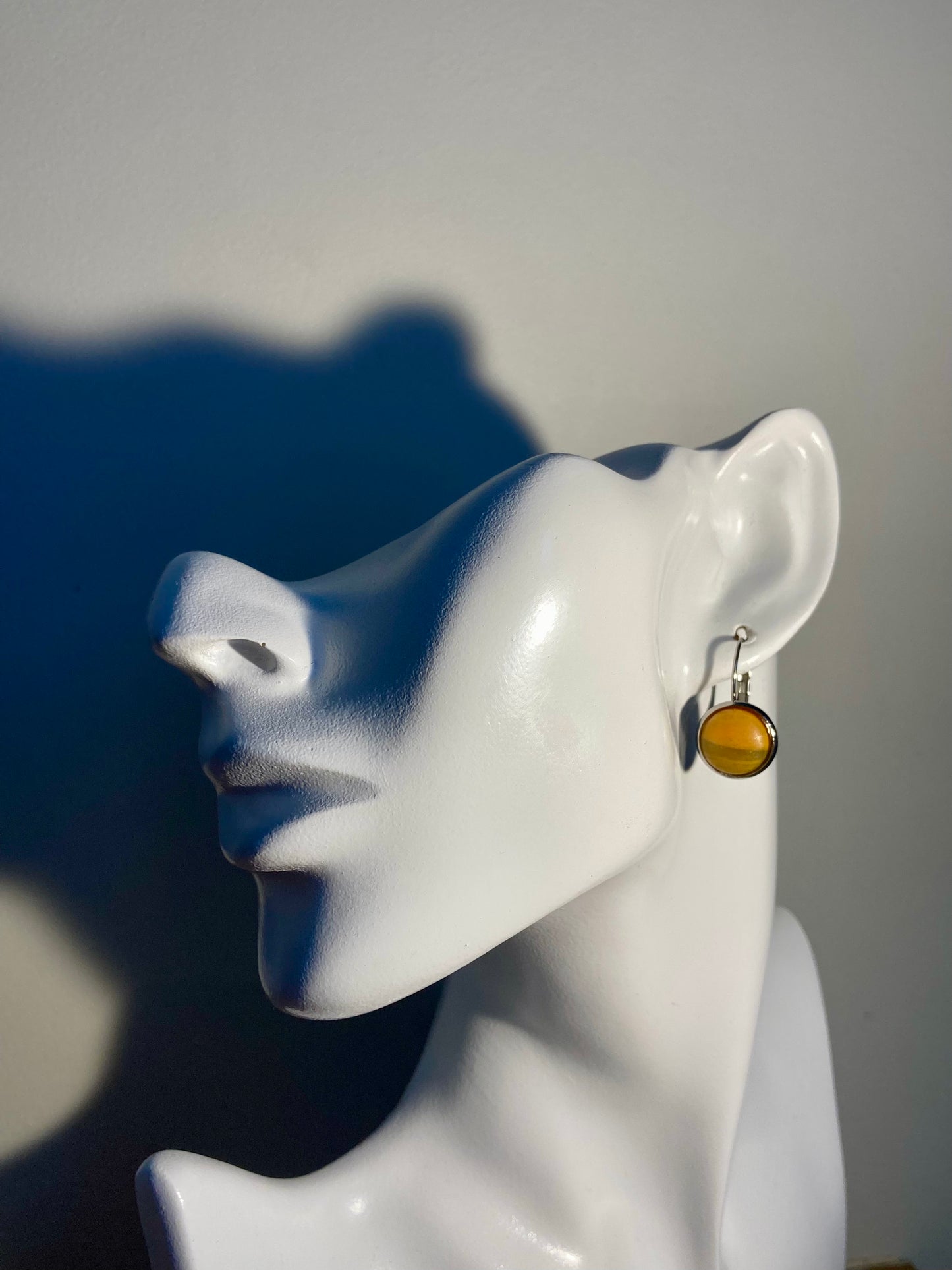 Dormeuses en verre orange zébrées