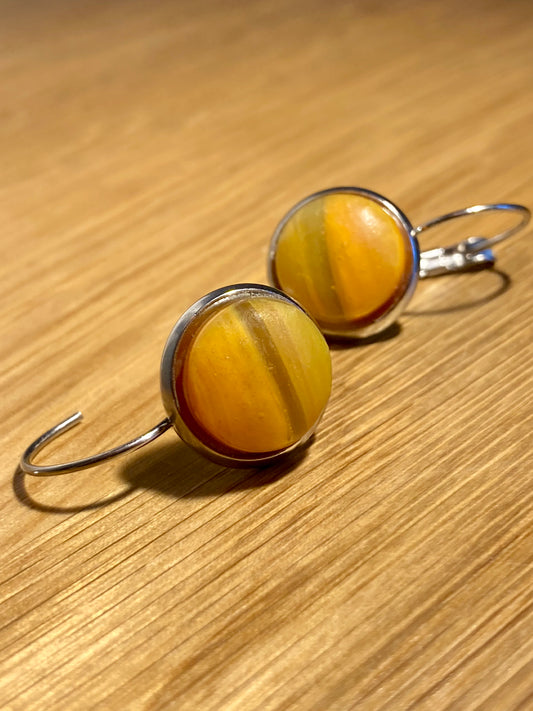 Dormeuses en verre orange zébrées