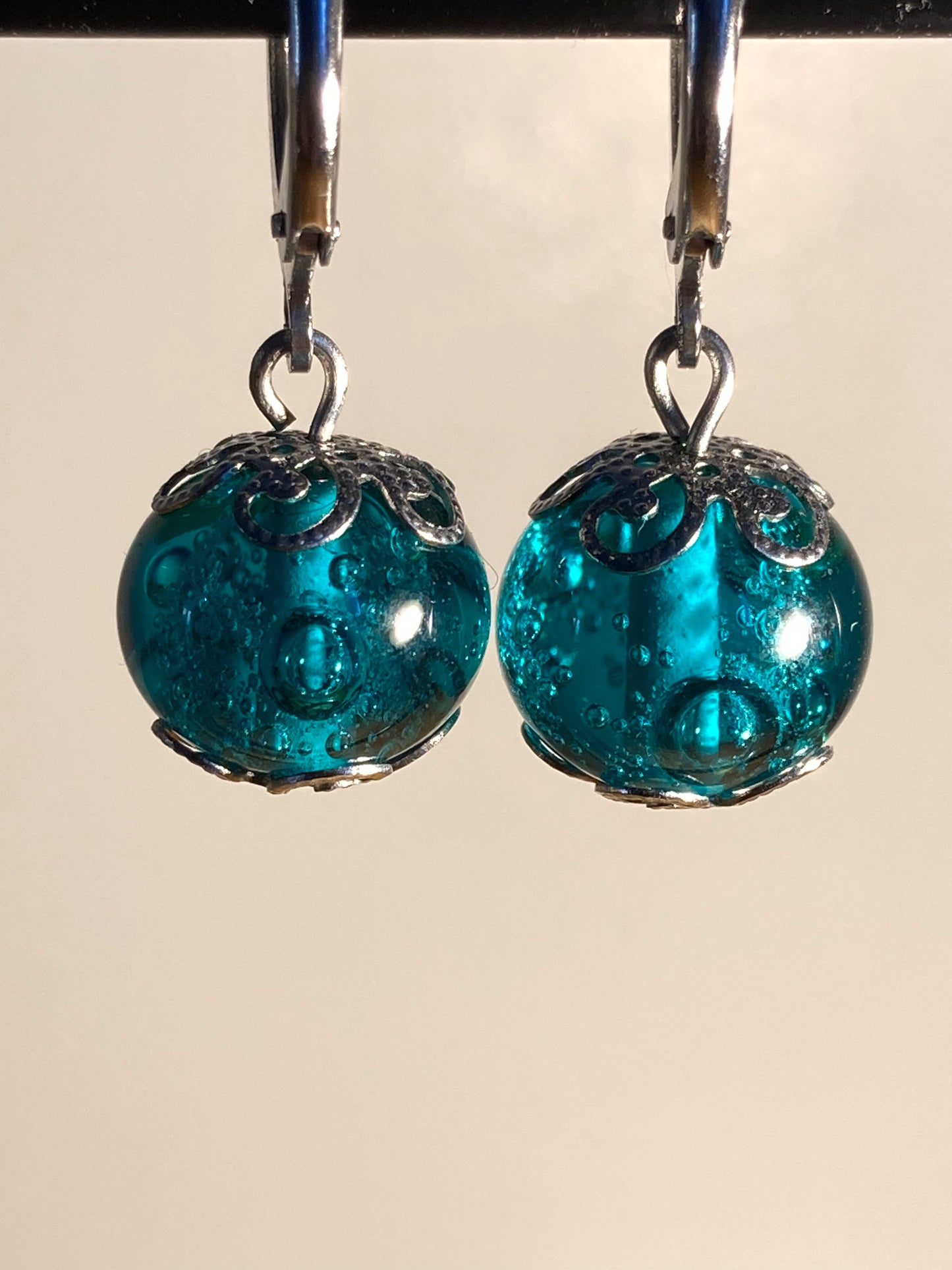 Boucles d'oreilles en verre bleu turquoise avec bulles