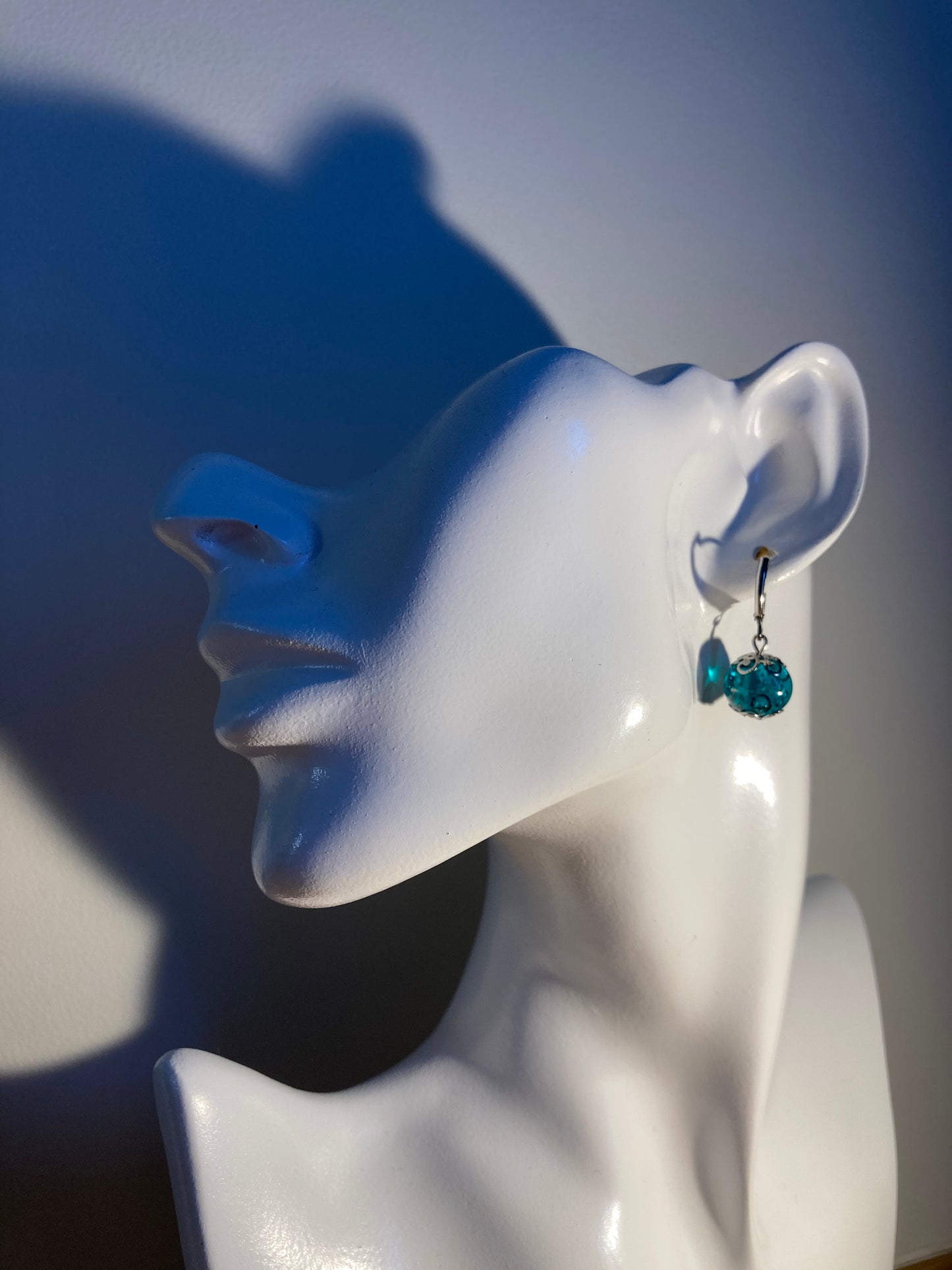 Boucles d'oreilles en verre bleu turquoise avec bulles