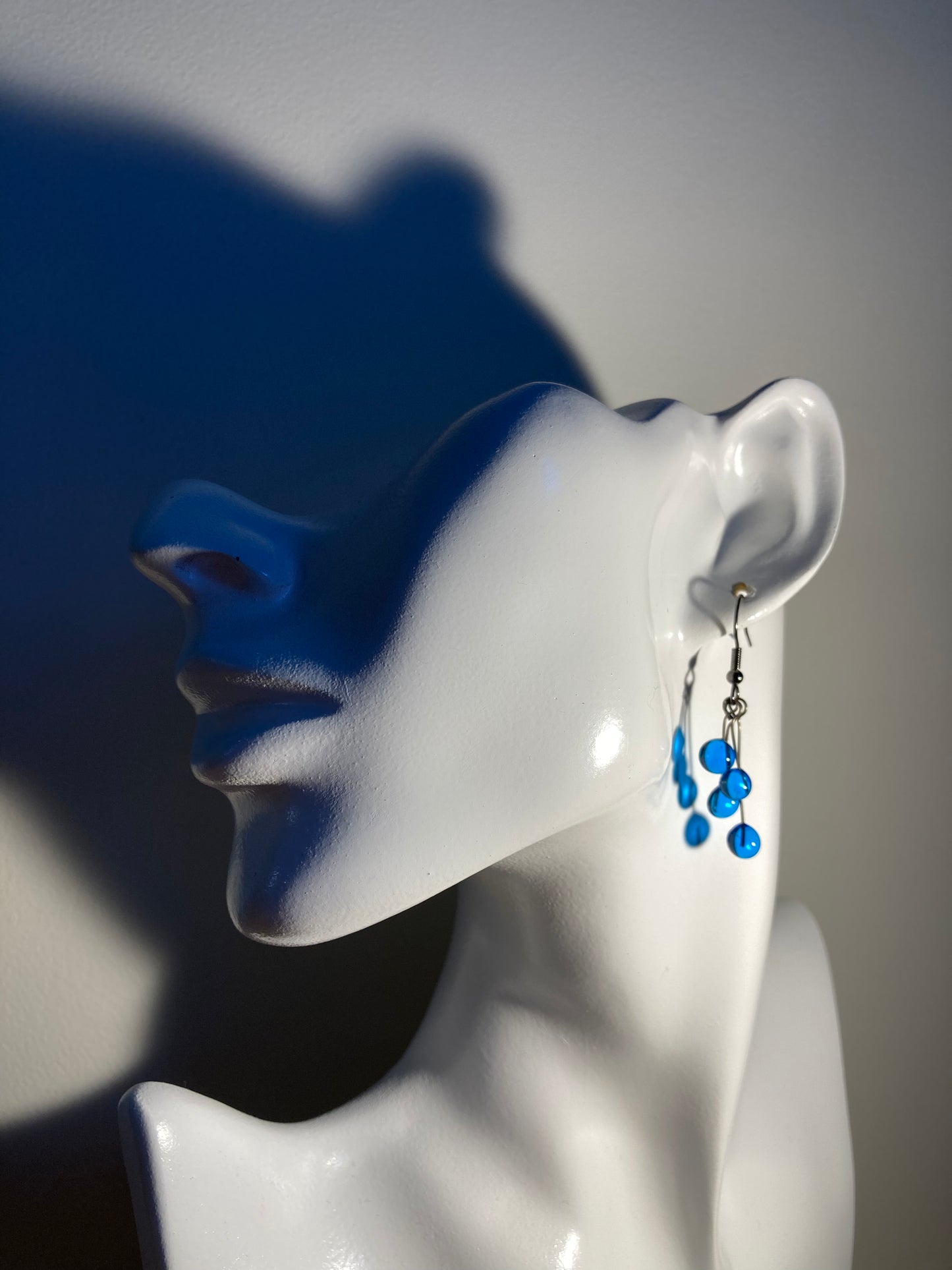 Boucles d'oreilles en gouttes de verre bleu ciel