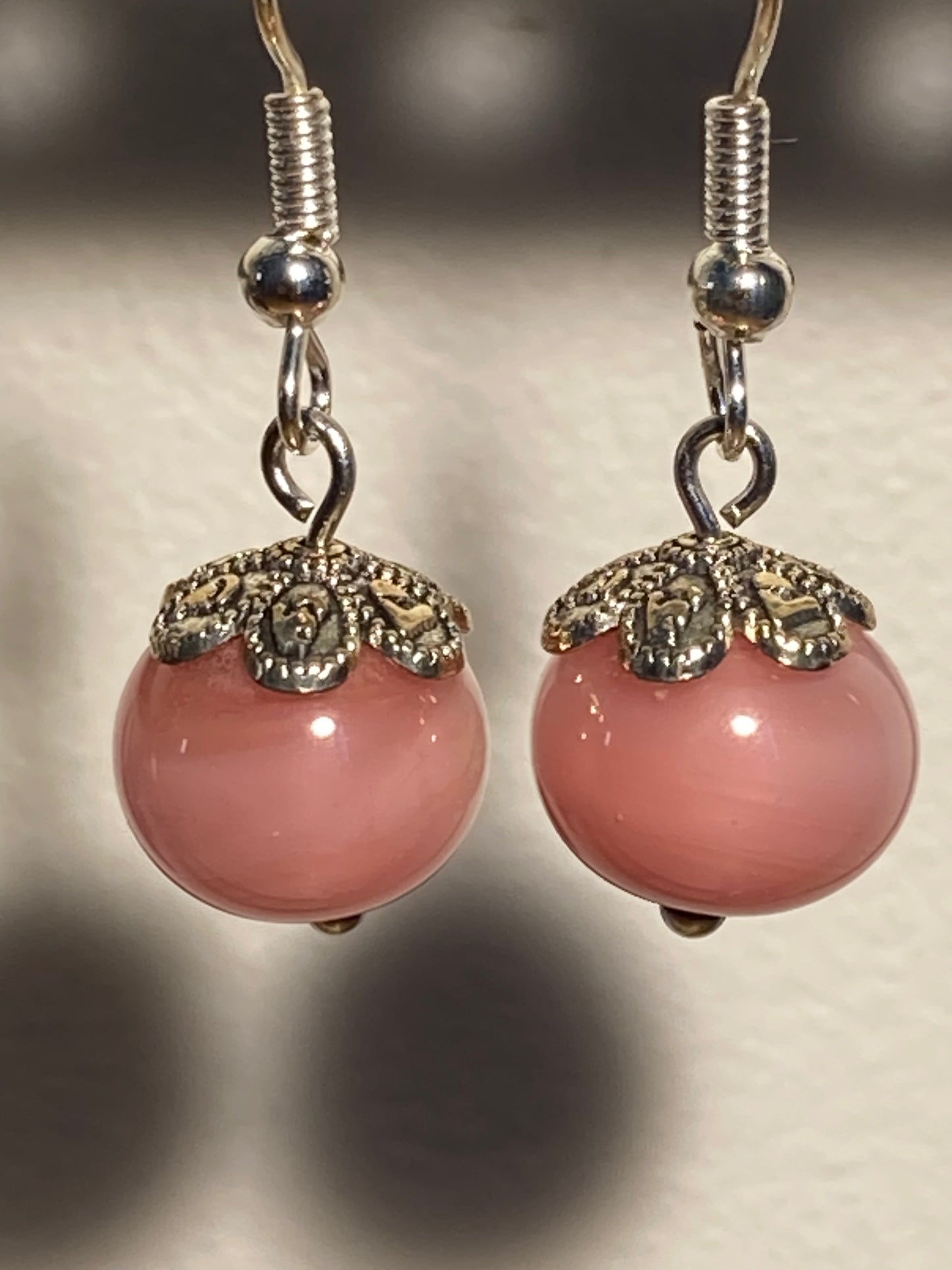 Boucles d'oreilles en perle de verre rose bonbon