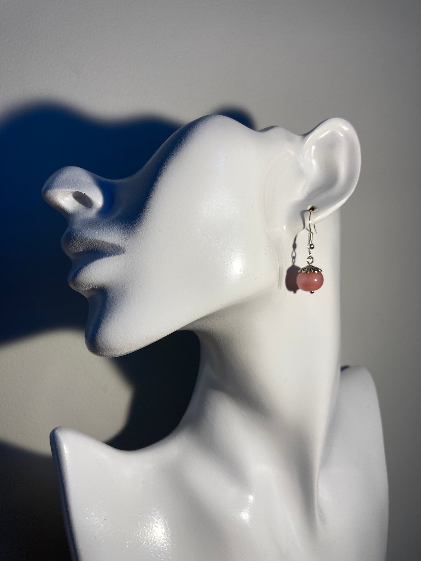 Boucles d'oreilles en perle de verre rose bonbon