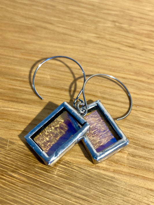 Boucles d'oreilles rectangulaires en verre irisé