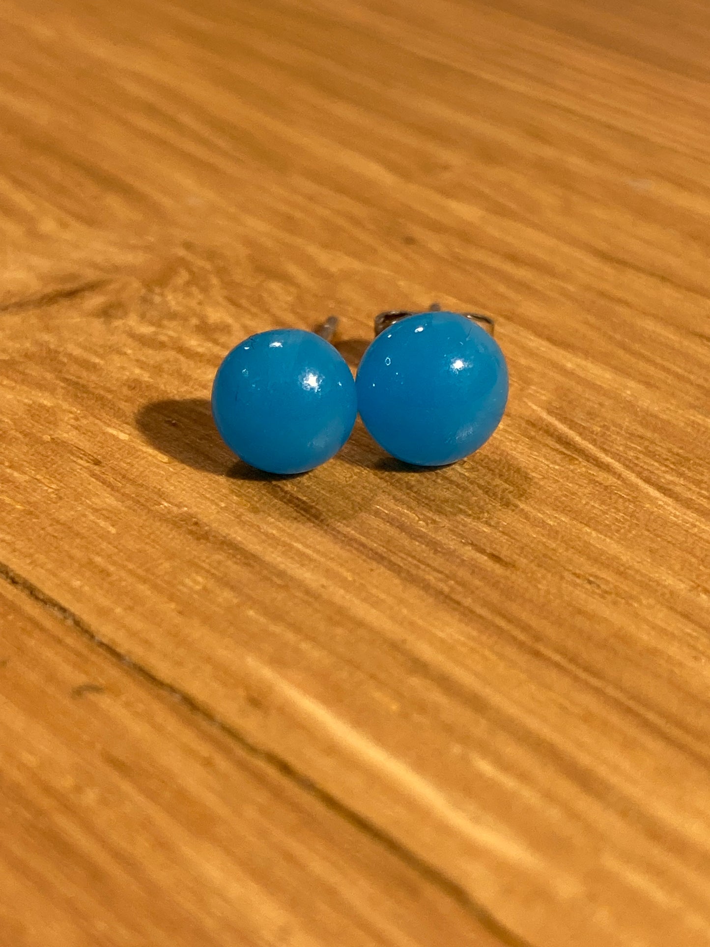 Puces bleu azur  en verre de petite taille