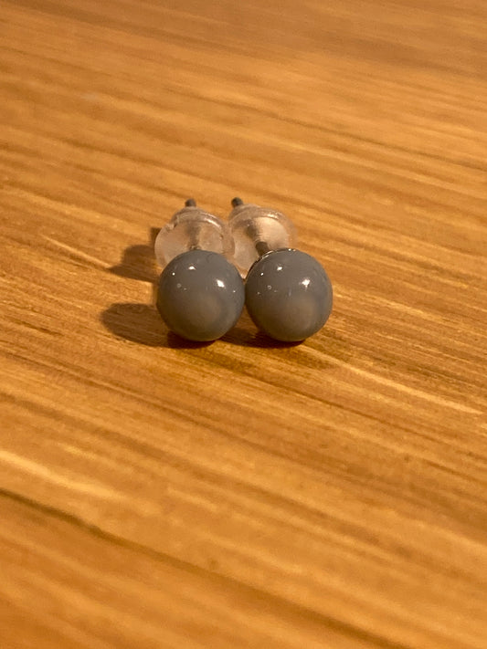 Puces gris souris en verre de petite taille