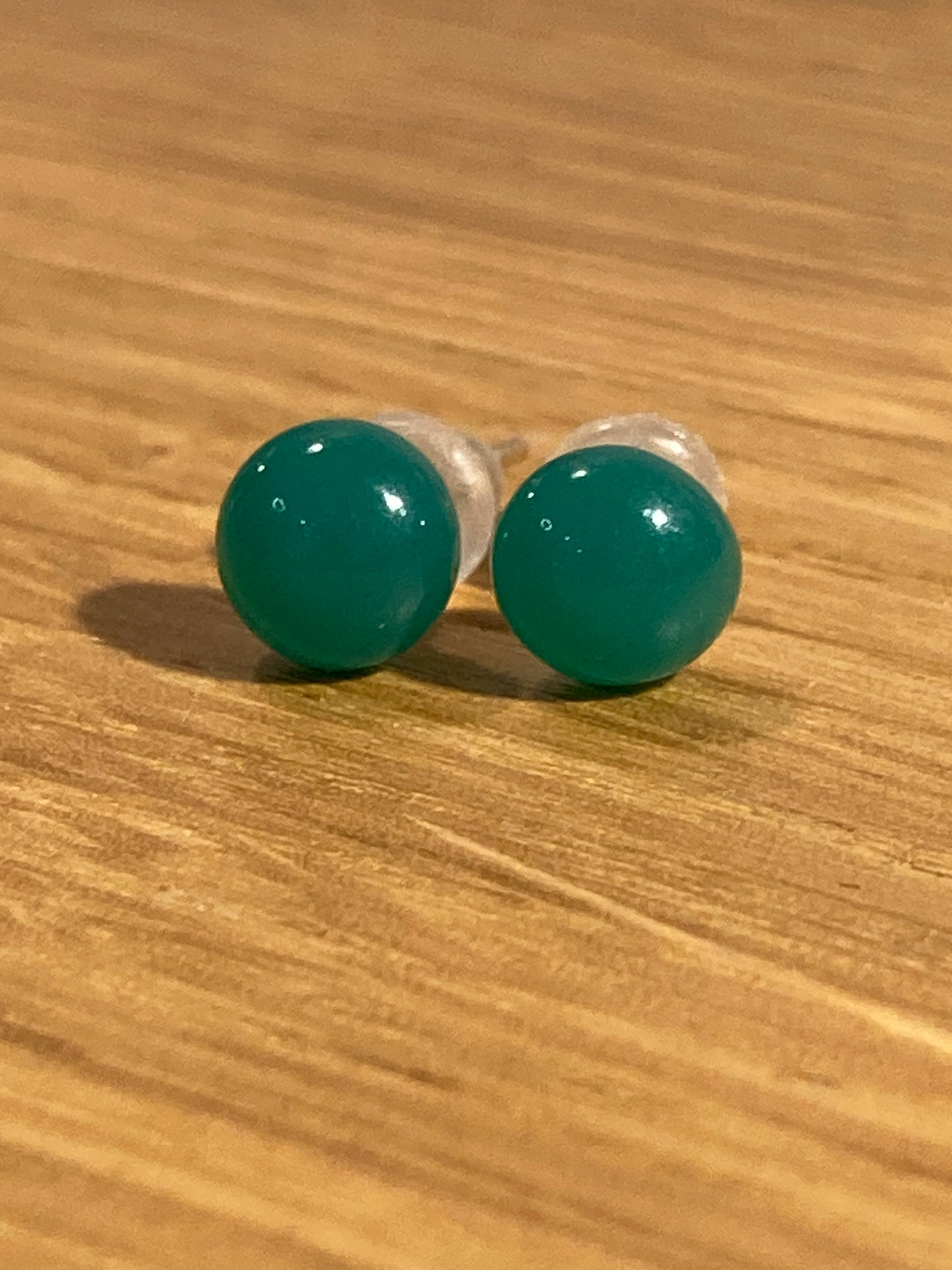 Puces vert menthe  en verre de petite taille
