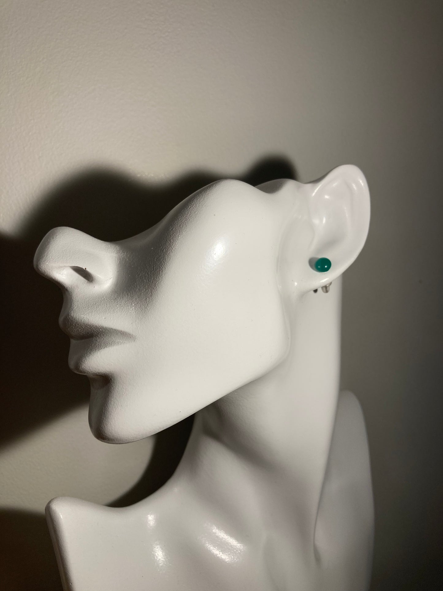 Puces vert menthe  en verre de petite taille