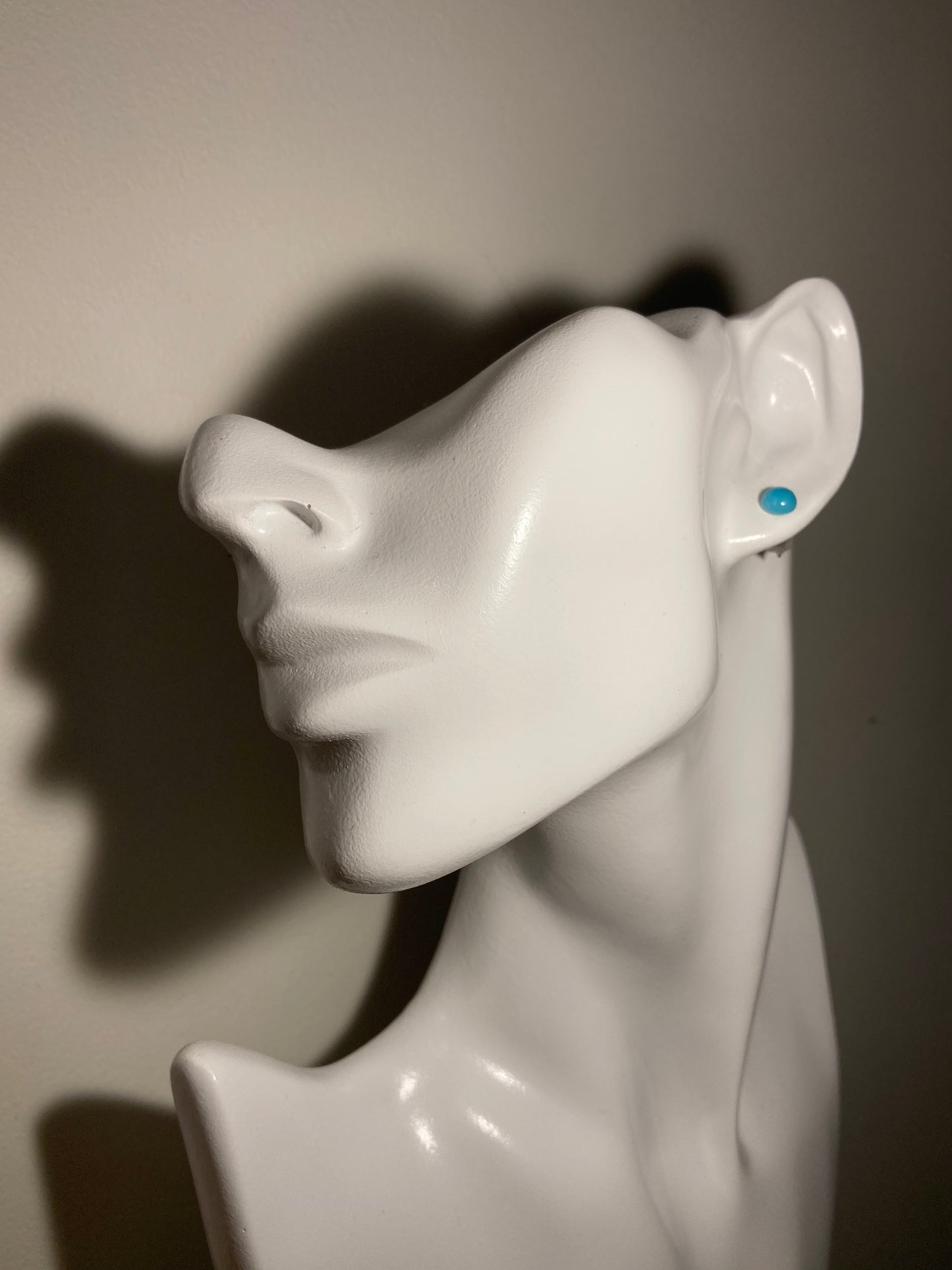 Puces bleu ciel  en verre de petite taille