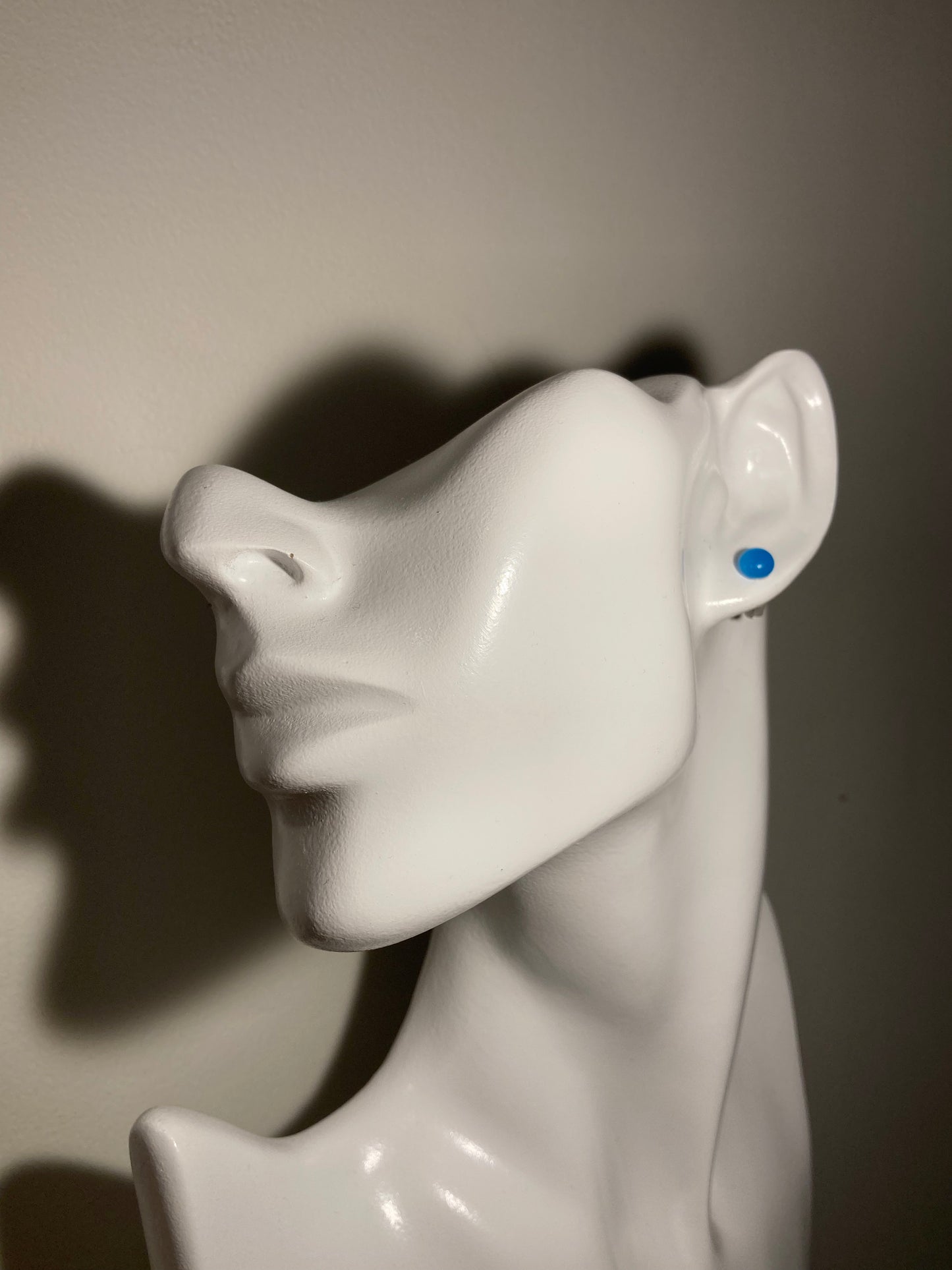 Puces bleu azur  en verre de petite taille