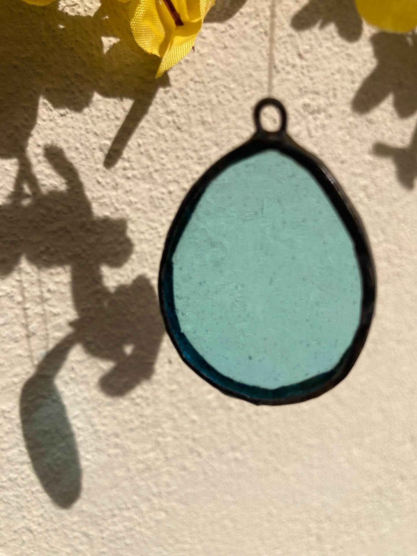 Œuf en verre bleu à suspendre