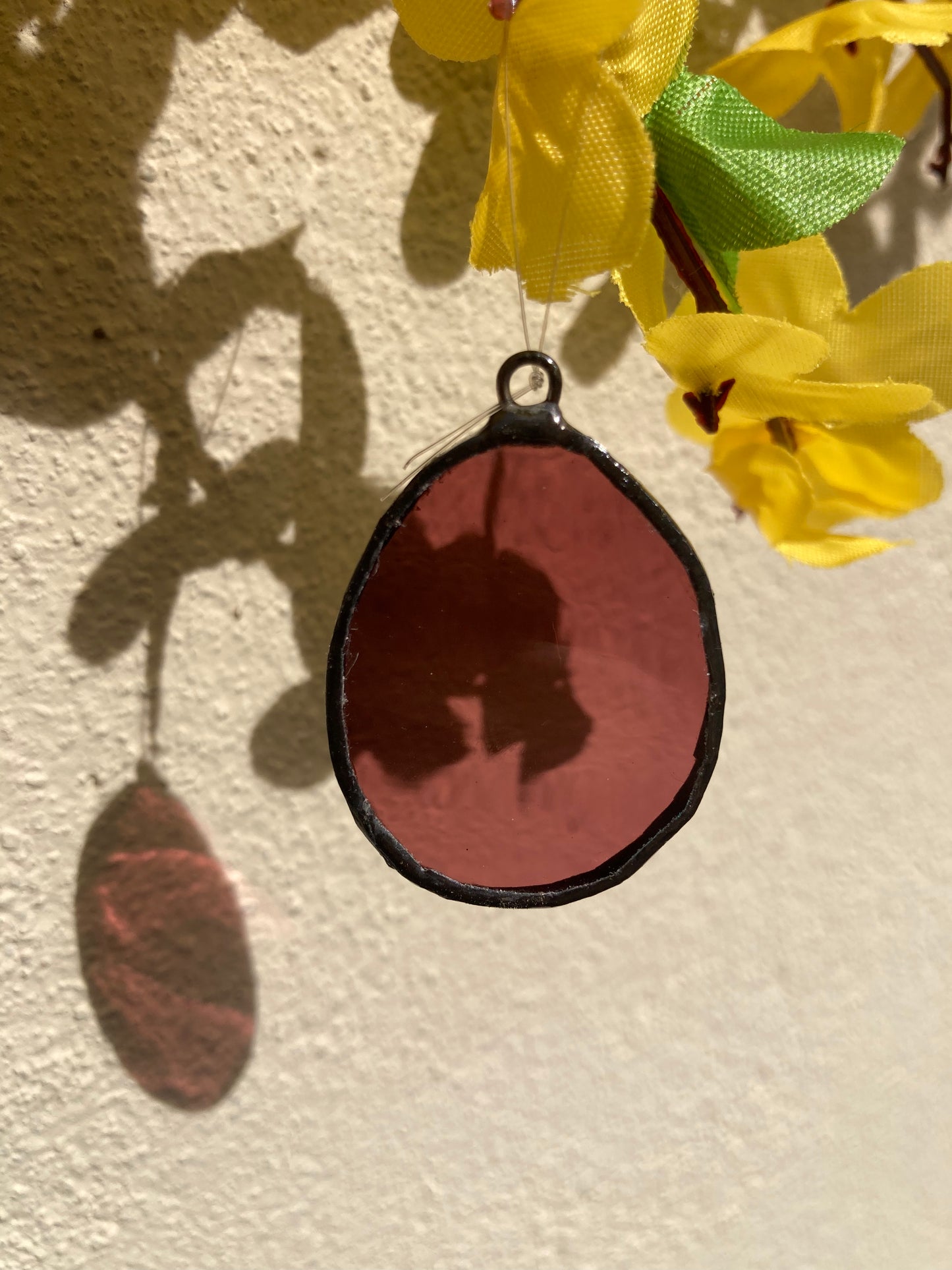Œuf en verre rose à suspendre