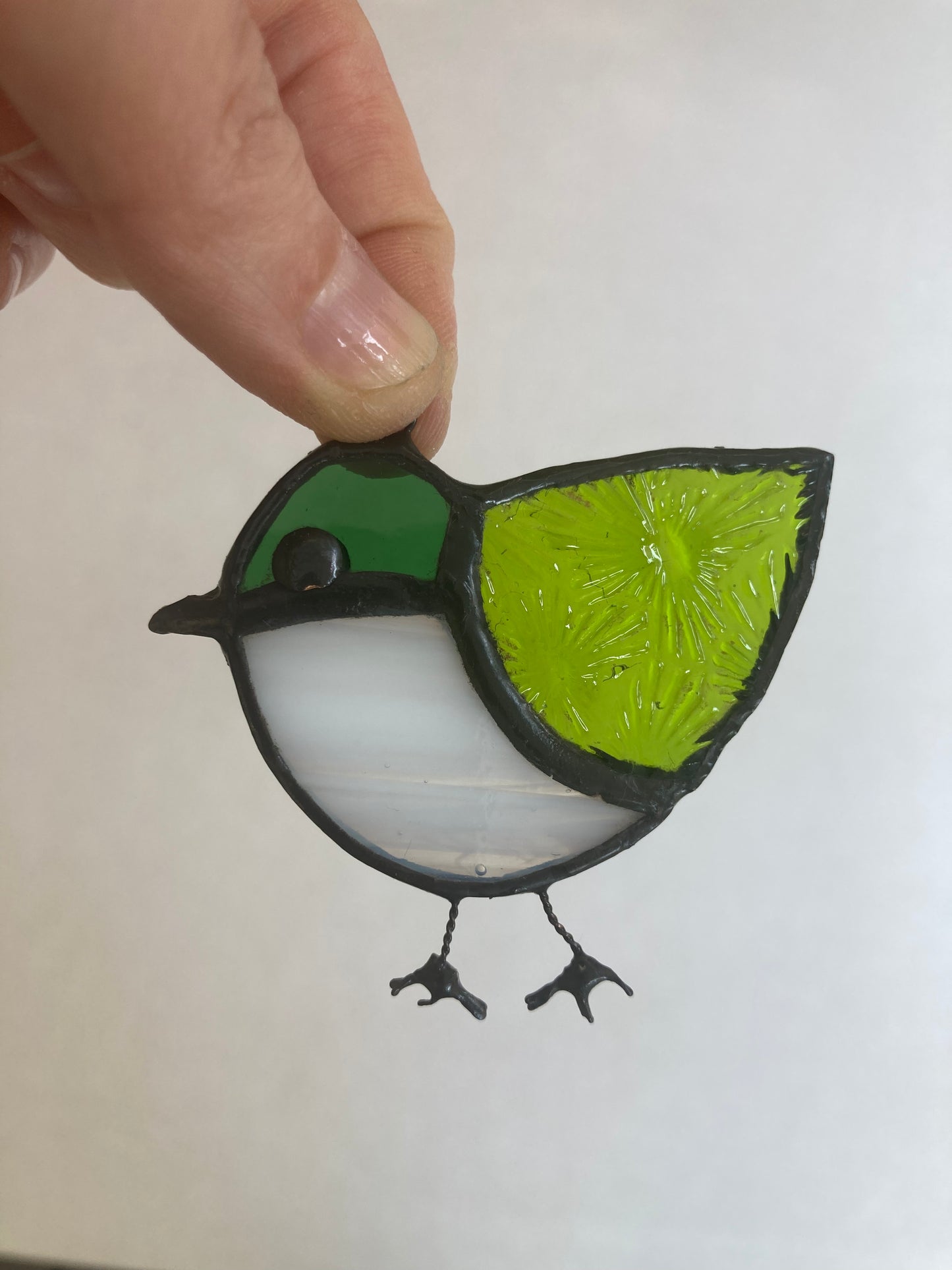Suspension oiseau vert en vitrail