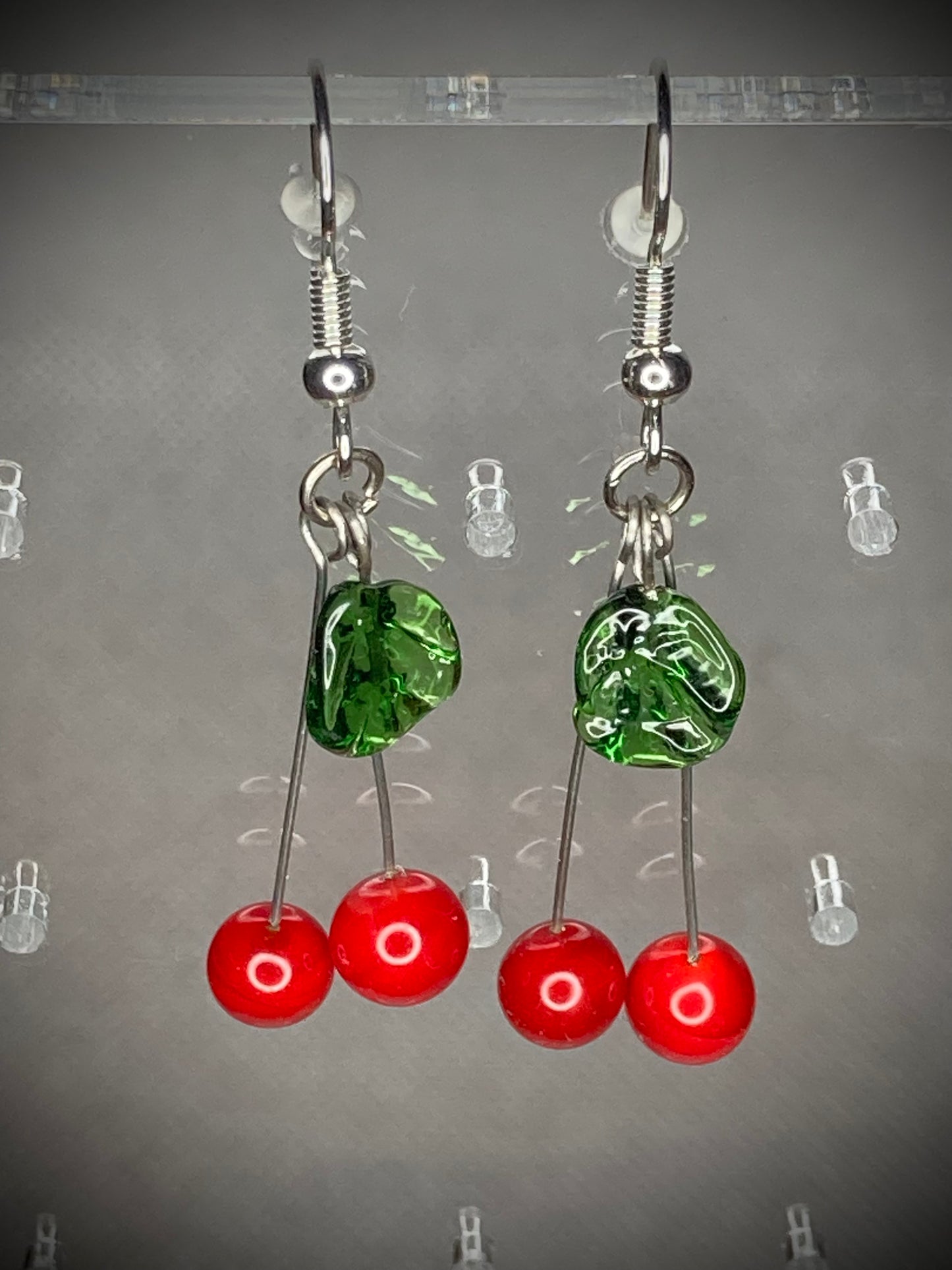 Boucle d'oreille cerise en verre