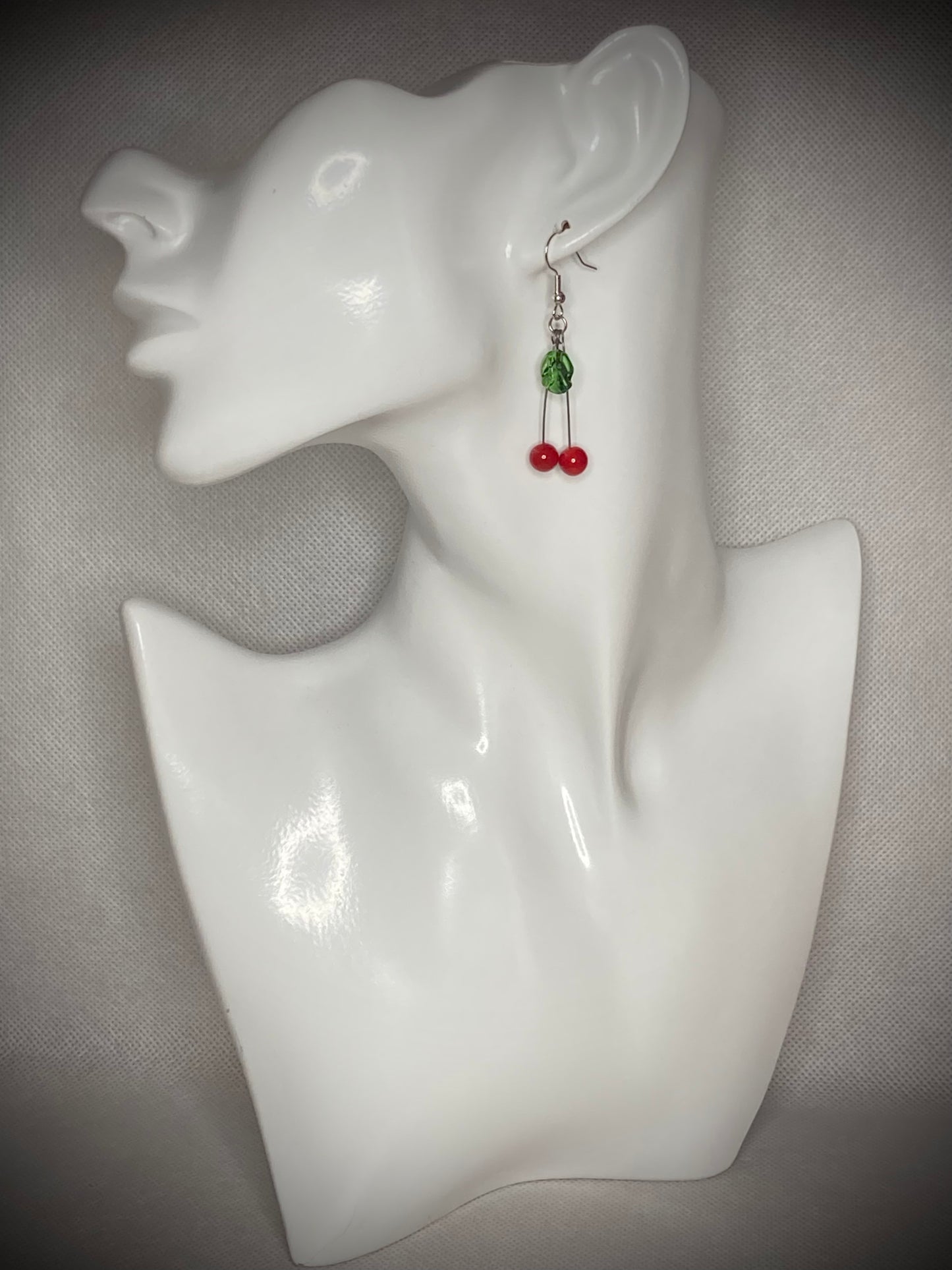 Boucle d'oreille cerise en verre
