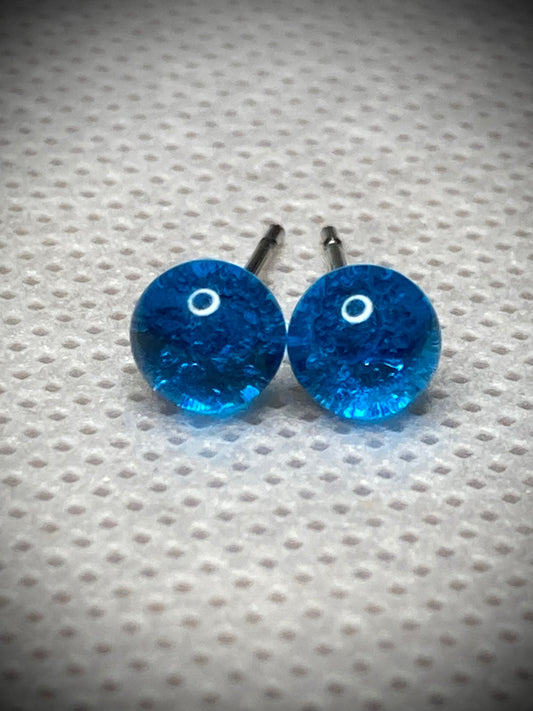 Petite puce bleu ciel en verre