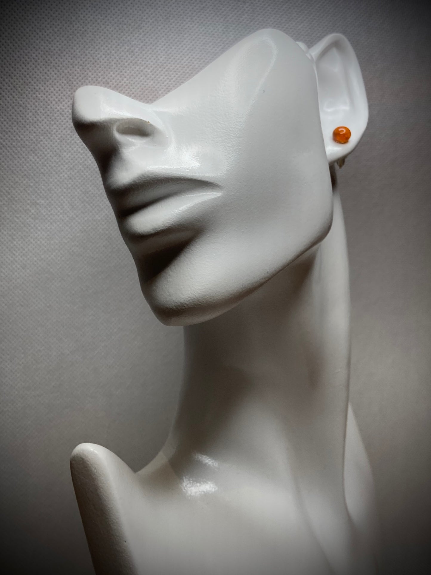 Puce de couleur ambre foncé en verre