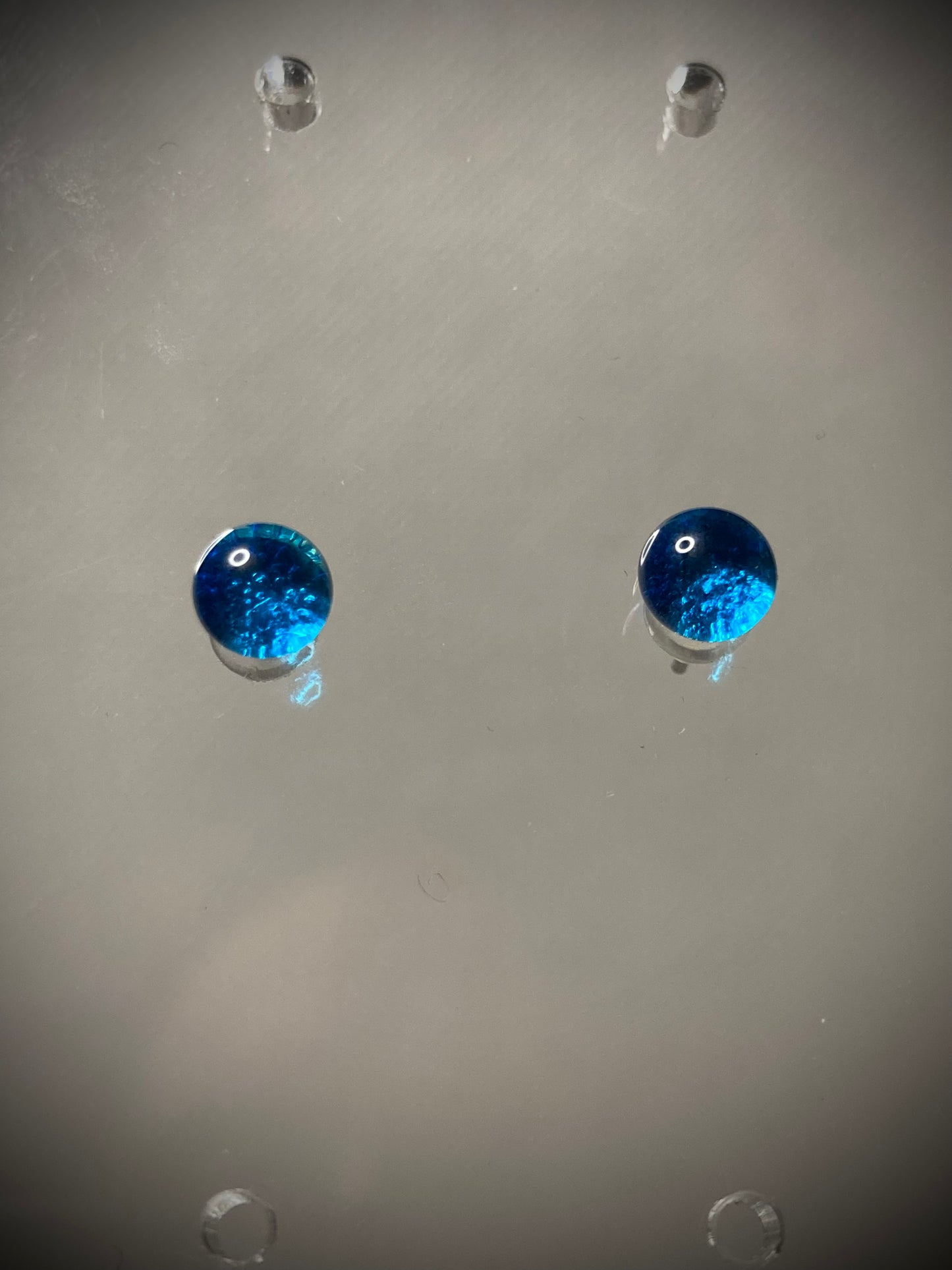 Petite puce bleu ciel en verre
