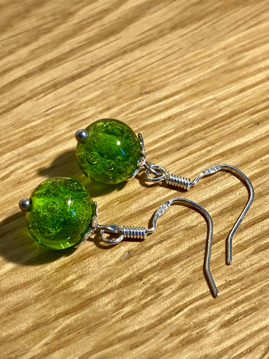 Boucles d'oreilles pendantes vert pomme