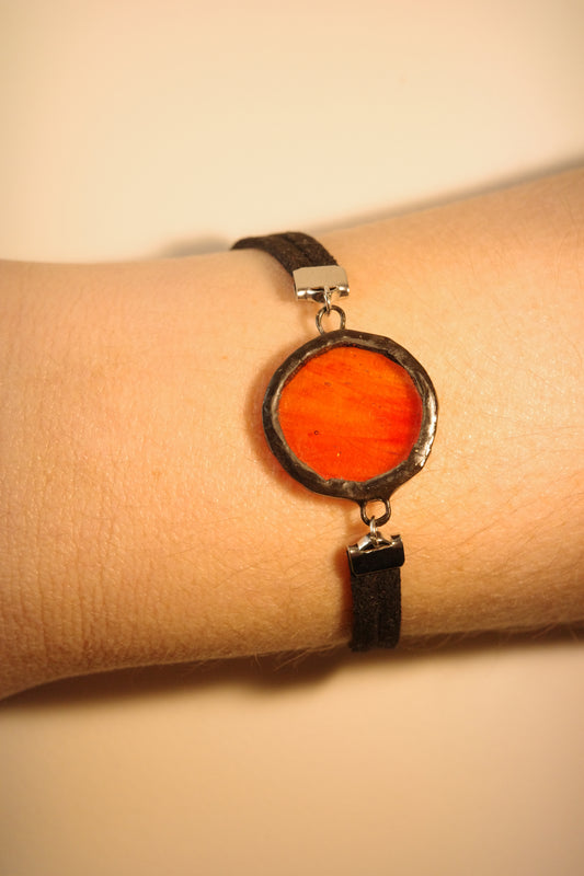 Bracelet rouge-orangé en vitrail rond