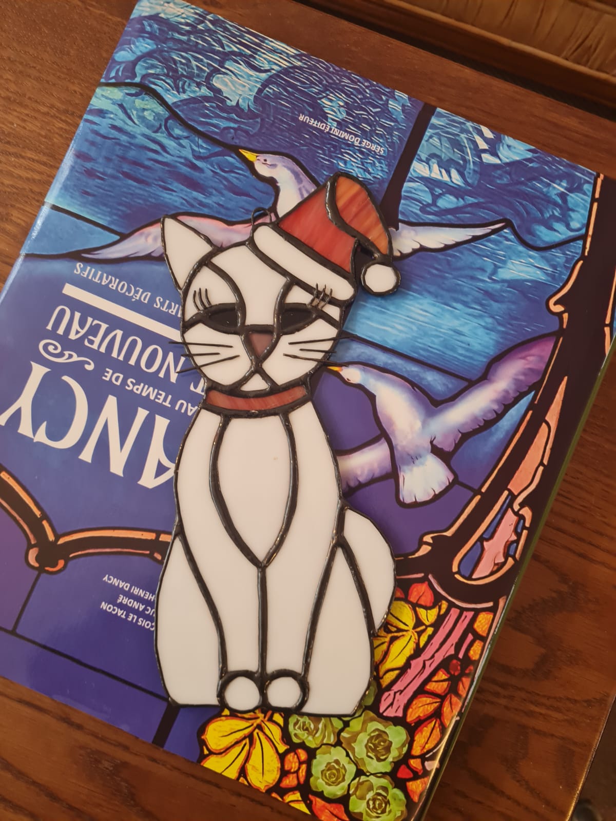 Chat de Noel de Louise en vitrail